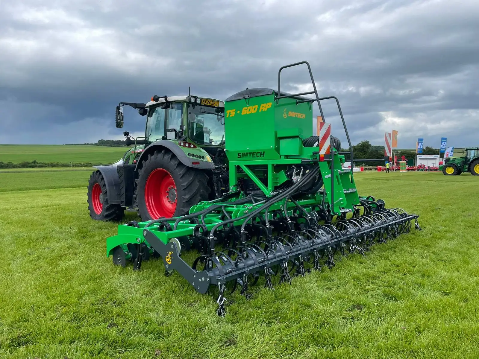Explore the wide coverage and high-capacity seeding performance of this advanced agricultural drill, designed for large acreage farms with reliable contour-following wings.